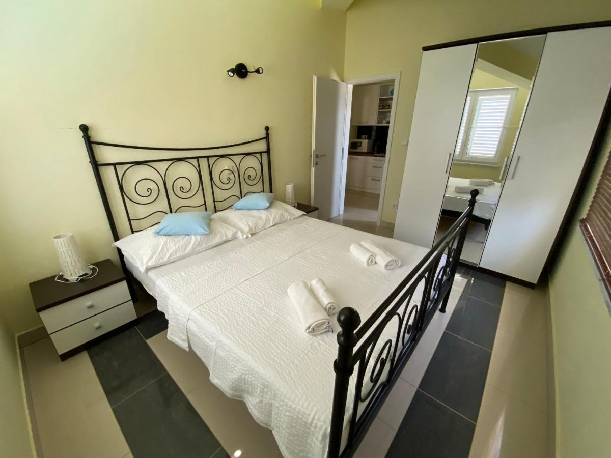 Apartments Villa Lora Kraj  Ngoại thất bức ảnh